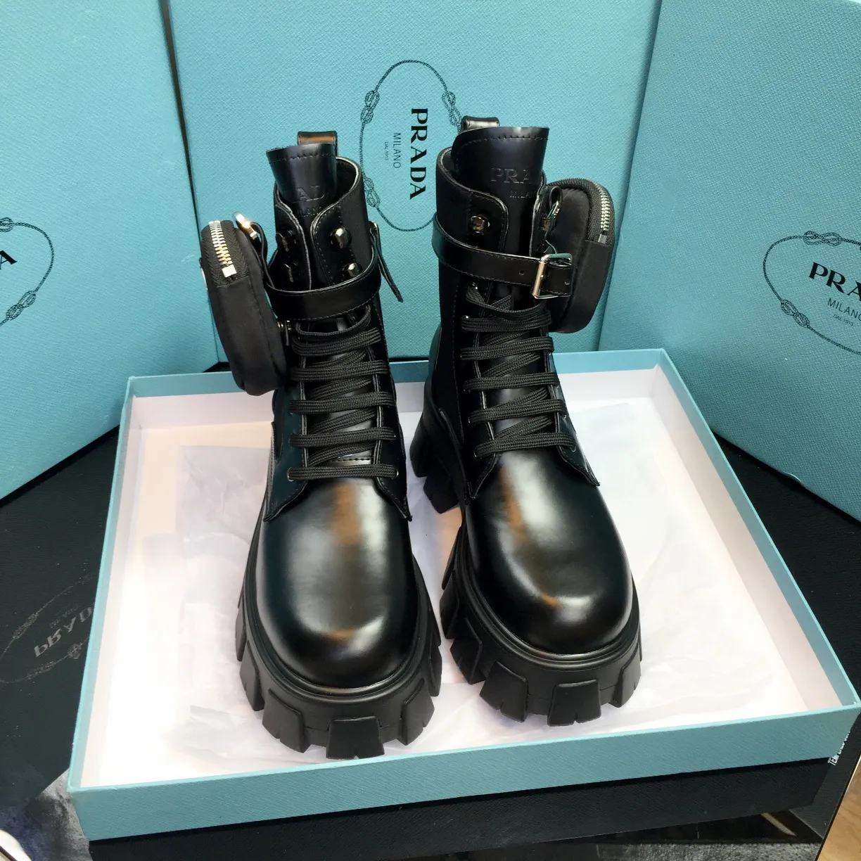 Factory direct sales p640🐘🐘Women's shoes Women's shoes factory Men's +10 Factory direct sales pRADA Couple's model Prada's top version of platform platform thick-soled pocket triangle logo couple's boots Original 1:1 customization, many Internet celebrities wear these shoes, cowhide color matching, injection molding triangle letters Luogo process, very popular this year, can be worn for leisure and sports... ❶Fabric: Customized open edge beads➕Injection molded triangle mark ❷Inner lining: Customized cowhide ❸Feet: Customized cowhide ❹Outsole: Original molded foam combination outsole ❺Sole thickness: 6cm ❻Size: Female 35-46